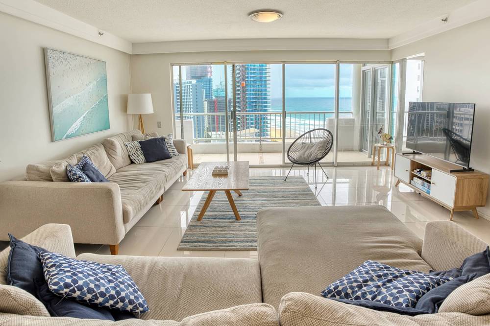 19th-floor 3-bedroom apartment with full Pacific Ocean view